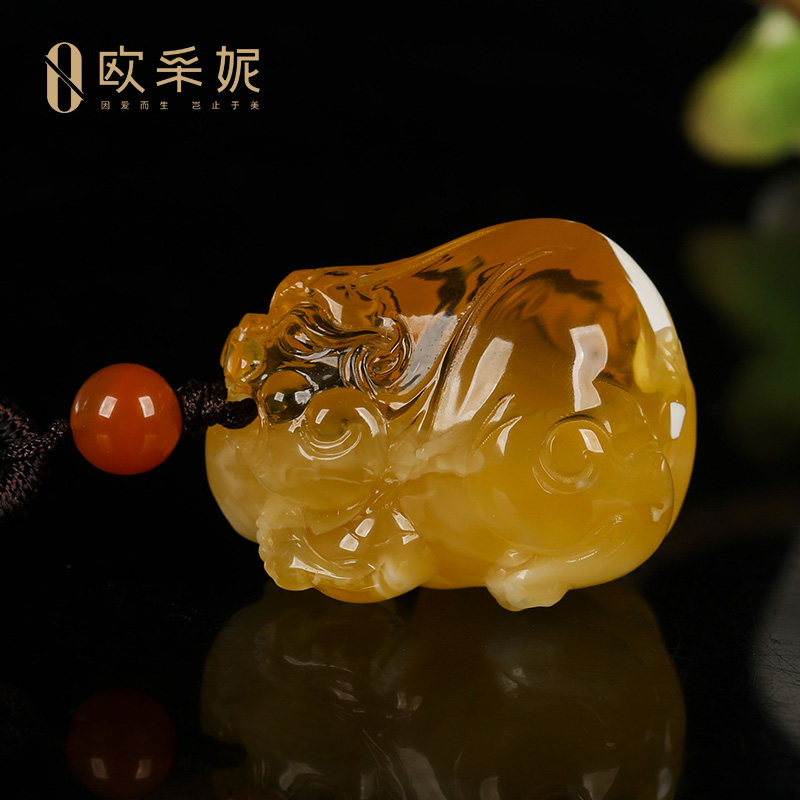 欧采妮原石蜜蜡貔貅吊坠