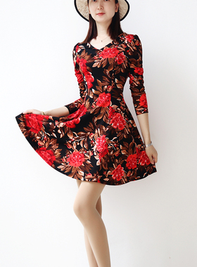 2023秋冬女小个子碎花打底长袖连衣裙a字裙中裙短裙红色v领裙遮腹
