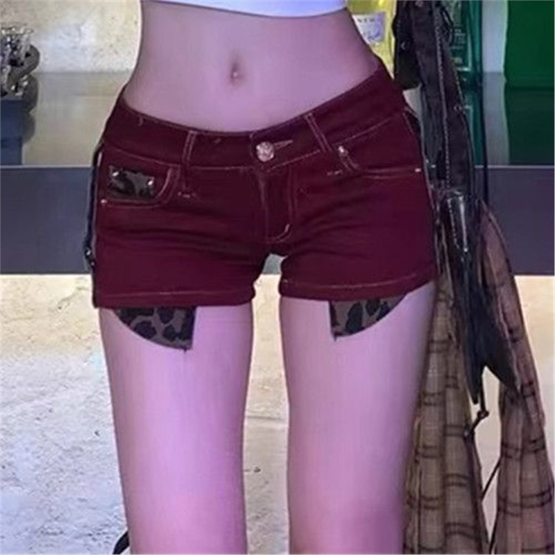 辣妹牛仔短裤女设计新款低腰a字修身显瘦豹纹拼接红色小个子热裤