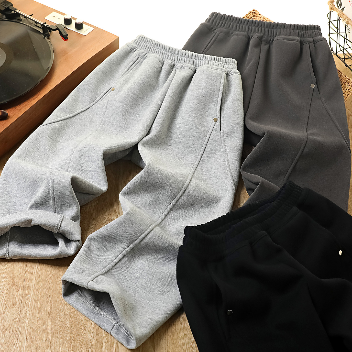 男童裤子春秋2026新款儿童时髦运动裤男孩休闲弯刀裤中大童卫裤潮