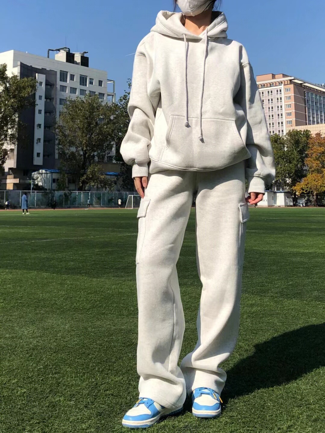 여성 가을 겨울을위한 미국의 느슨한 운동복 정장 새로운 회색 벨벳 두꺼운 후드 티셔츠 작업복 투피스 유행 세트