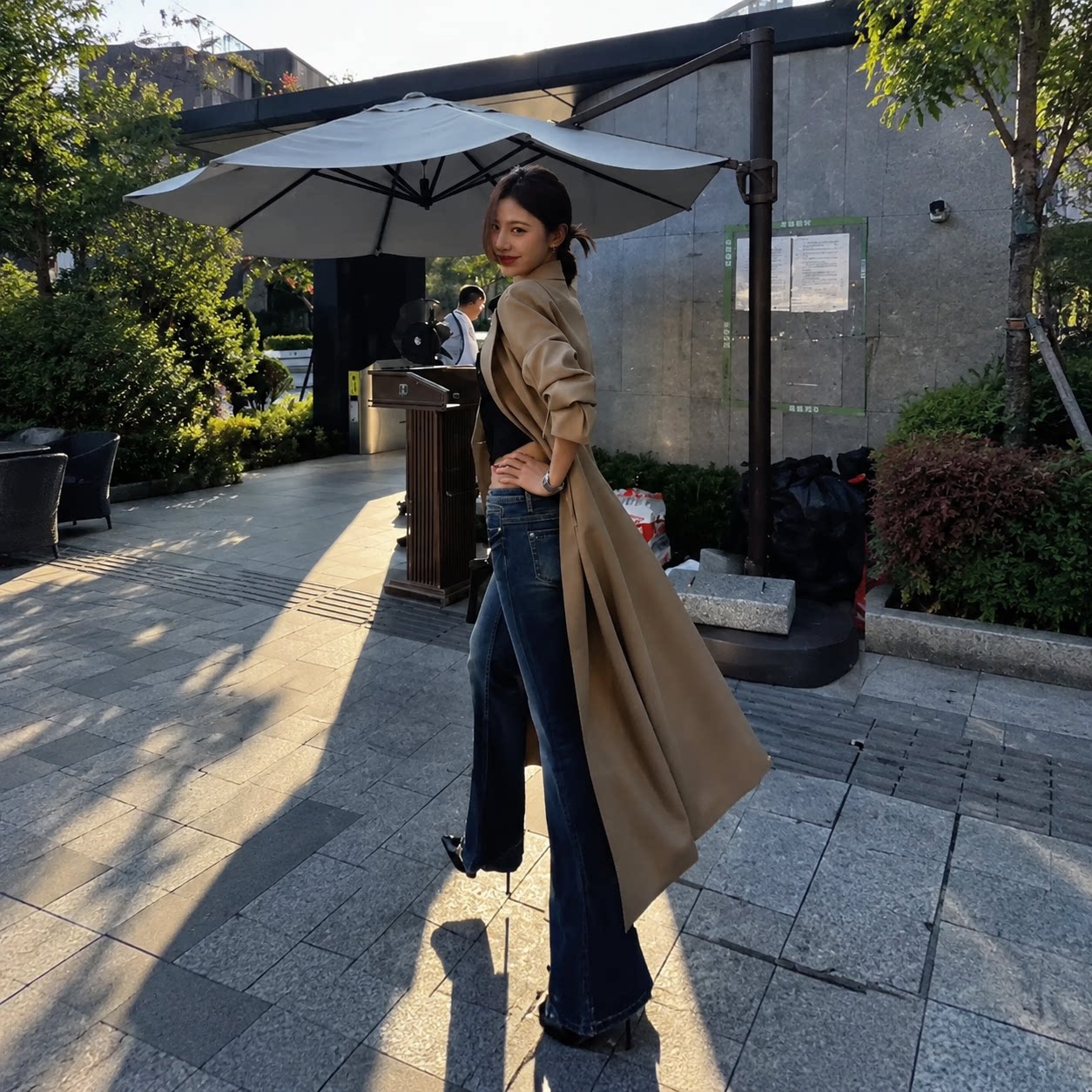 UM肖肖同款卡其色长款收腰女风衣