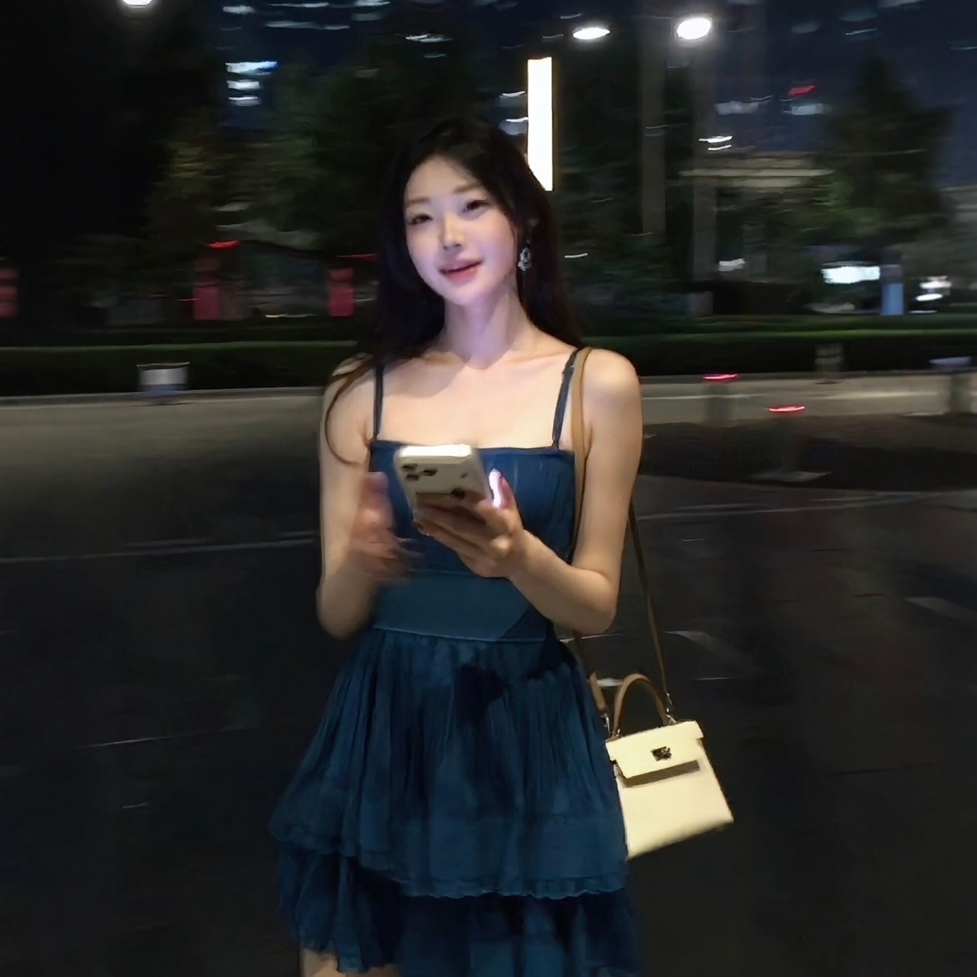 小e同款藏青吊带蛋糕显瘦连衣裙