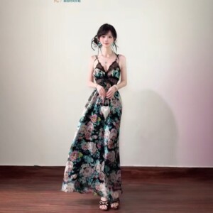 蟹不肉性感吊带碎花连衣裙女夏季度假风深V露背A字高级设计感长裙