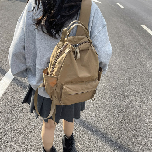 大容量户外轻便百搭双肩包