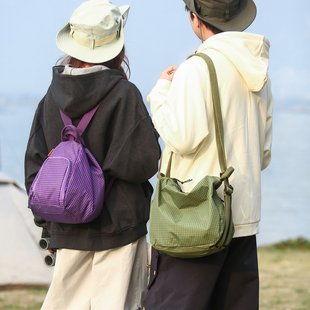 休闲轻便斜挎包格纹潮牌邮差包多功能通勤轻便双肩包两用学生单肩