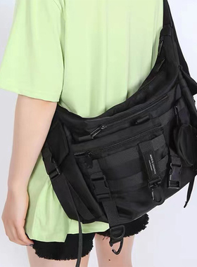 日系斜挎包男单肩工装大容量潮牌邮差包女休闲挎包大学生电脑包