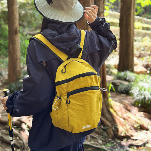 户外登山轻便防水小双肩包