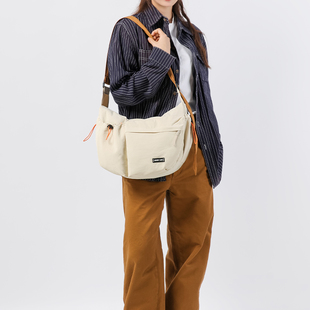 轻便尼龙布斜挎包女大容量旅行运动健身包休闲通勤单肩水饺包挎包