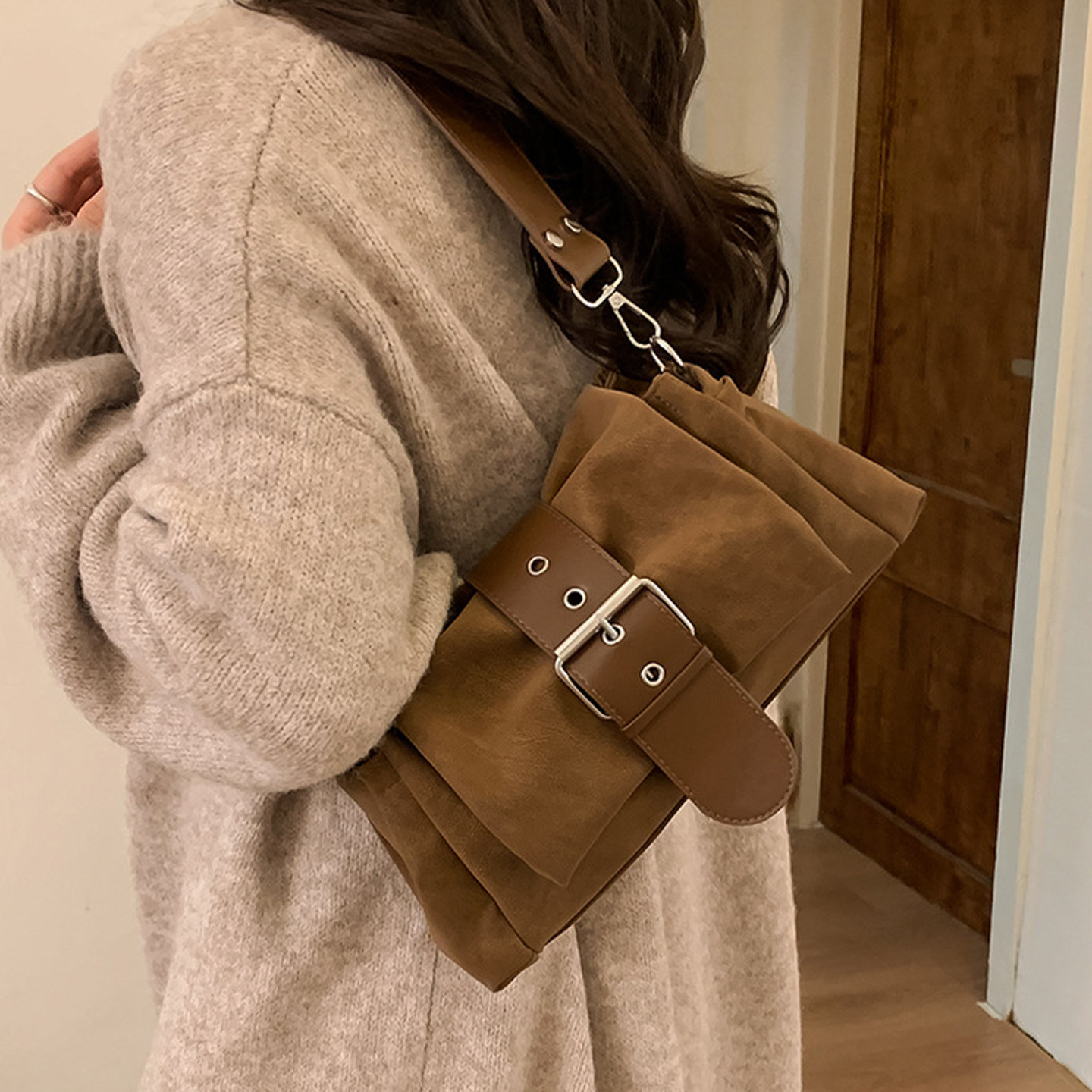 皮带扣高级感斜挎包单肩百搭女包