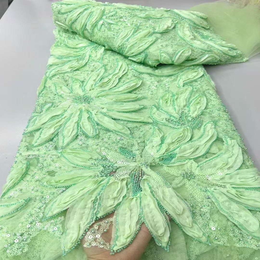 新款绿色珠管亮片绣网纱面料盘花花朵刺绣婚纱礼服连衣裙布料批发