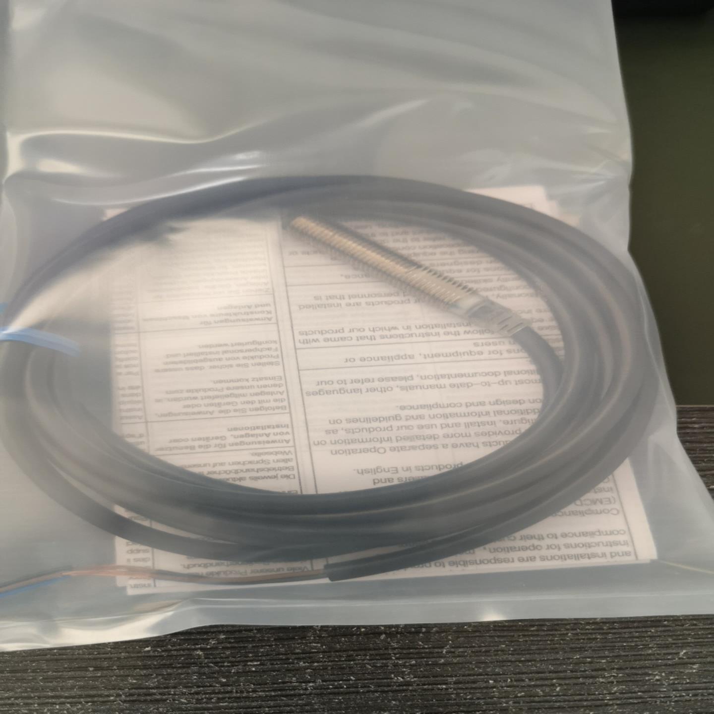 接近开关E2E-X4B1TL8