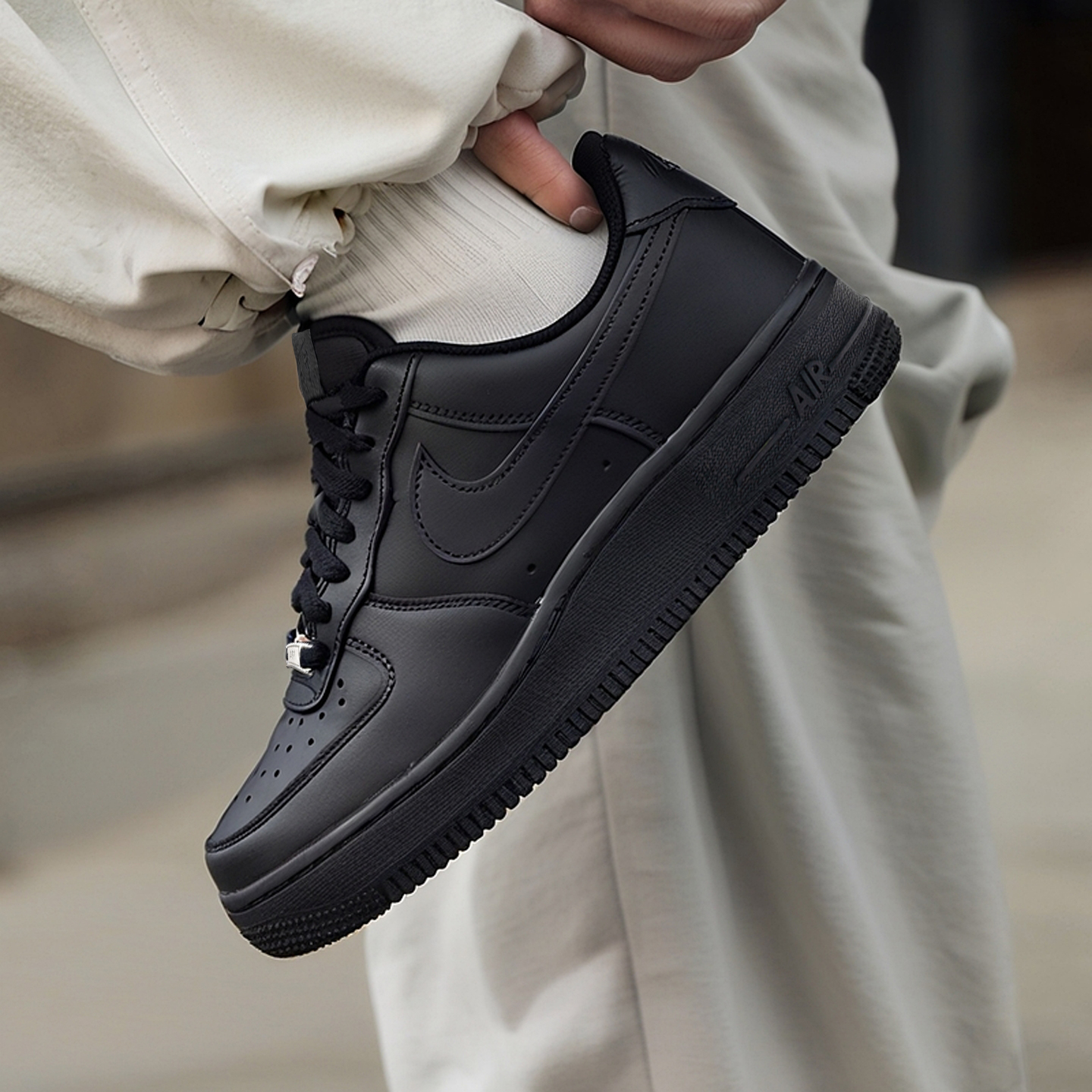 耐克复古潮流黑色空军一号板鞋