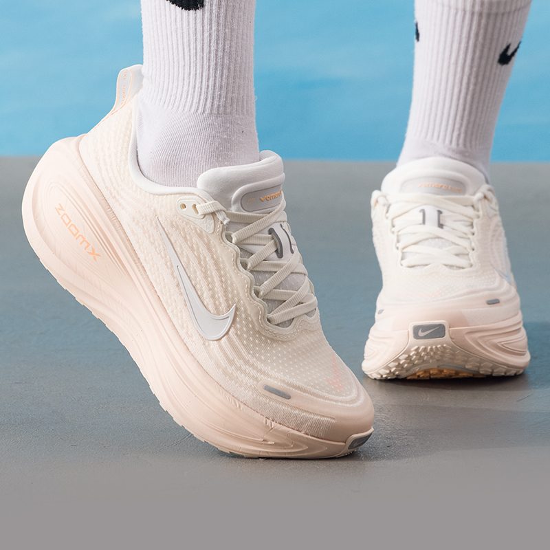 耐克NIKE女鞋2025冬季新款VOMERO PLUS运动鞋训练网面透气跑步鞋