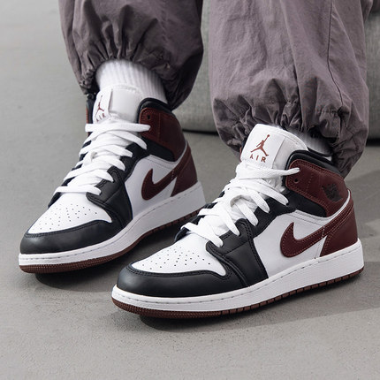 NIKE耐克大童男女鞋AIR JORDAN 1 MID SE(GS)AJ1运动篮球鞋HF3193