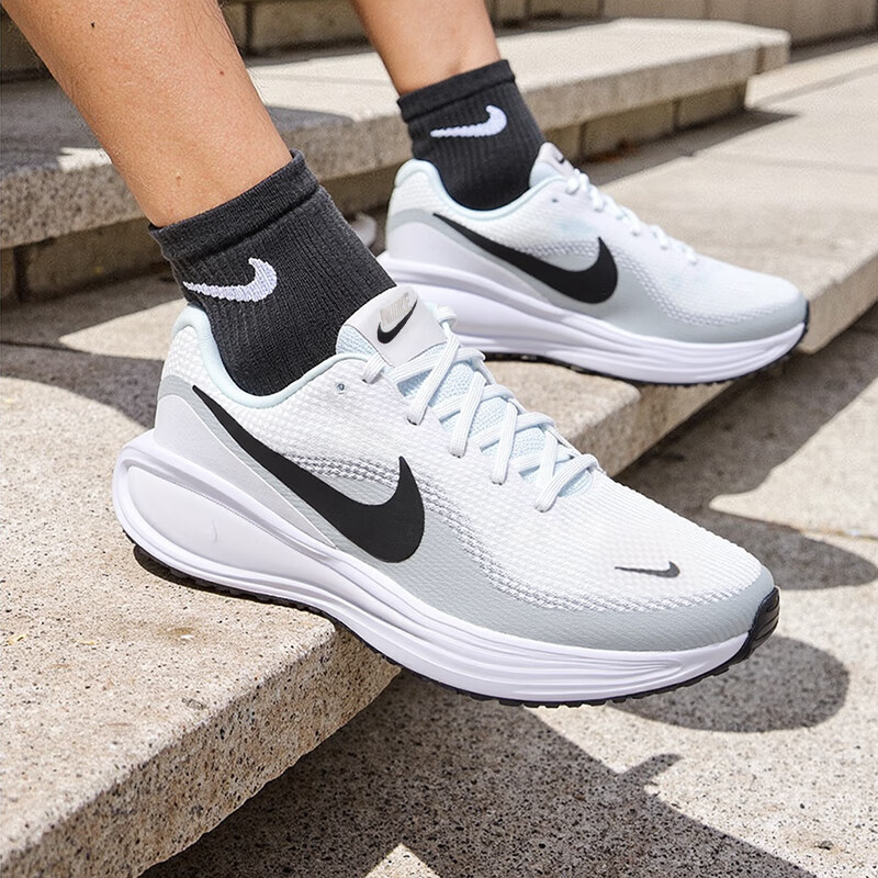 Revolution8男子通勤跑鞋NIKE