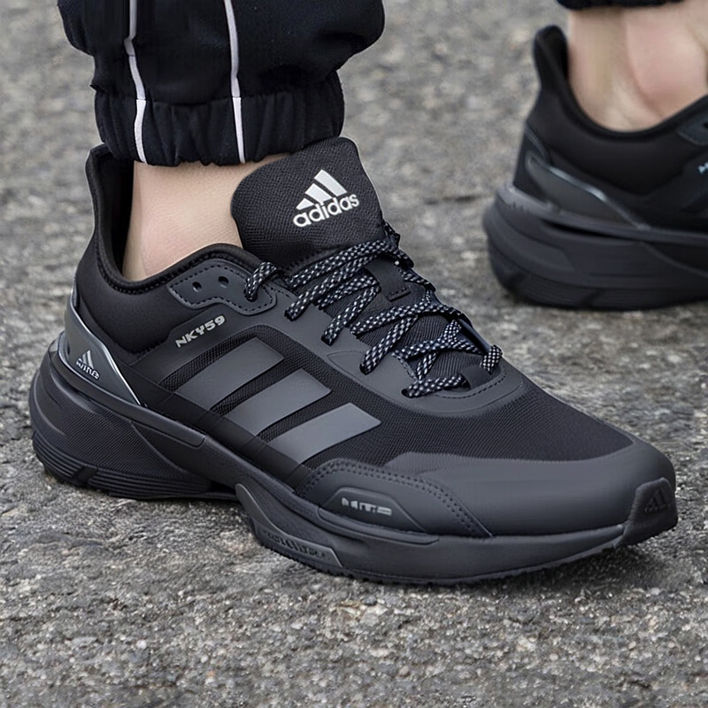 阿迪达斯跑步鞋男鞋女鞋冬季新款缓震运动鞋轻便舒适训练鞋IE3221