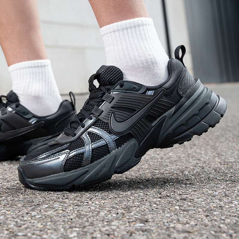 耐克官方男鞋2025冬季新款V2K RUN运动鞋训练黑武士跑步鞋HJ4497