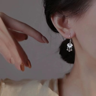 s925银平安锁耳钩气质复古国潮风2023新款百搭如意锁圆珠流苏耳饰