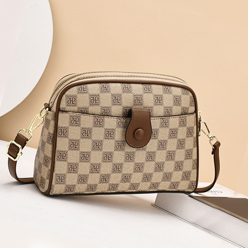 包包妈妈款女2024新款卡其小包信封包邮差包中年斜挎包单肩送妈妈,箱包皮具/热销女包/男包,小方包,淘宝优惠券,粉丝福利购,淘宝优惠卷