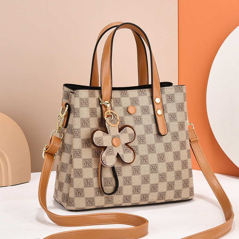 水桶包春夏2024新款女包斜挎包复古百搭大容量软皮轻便手提包学生