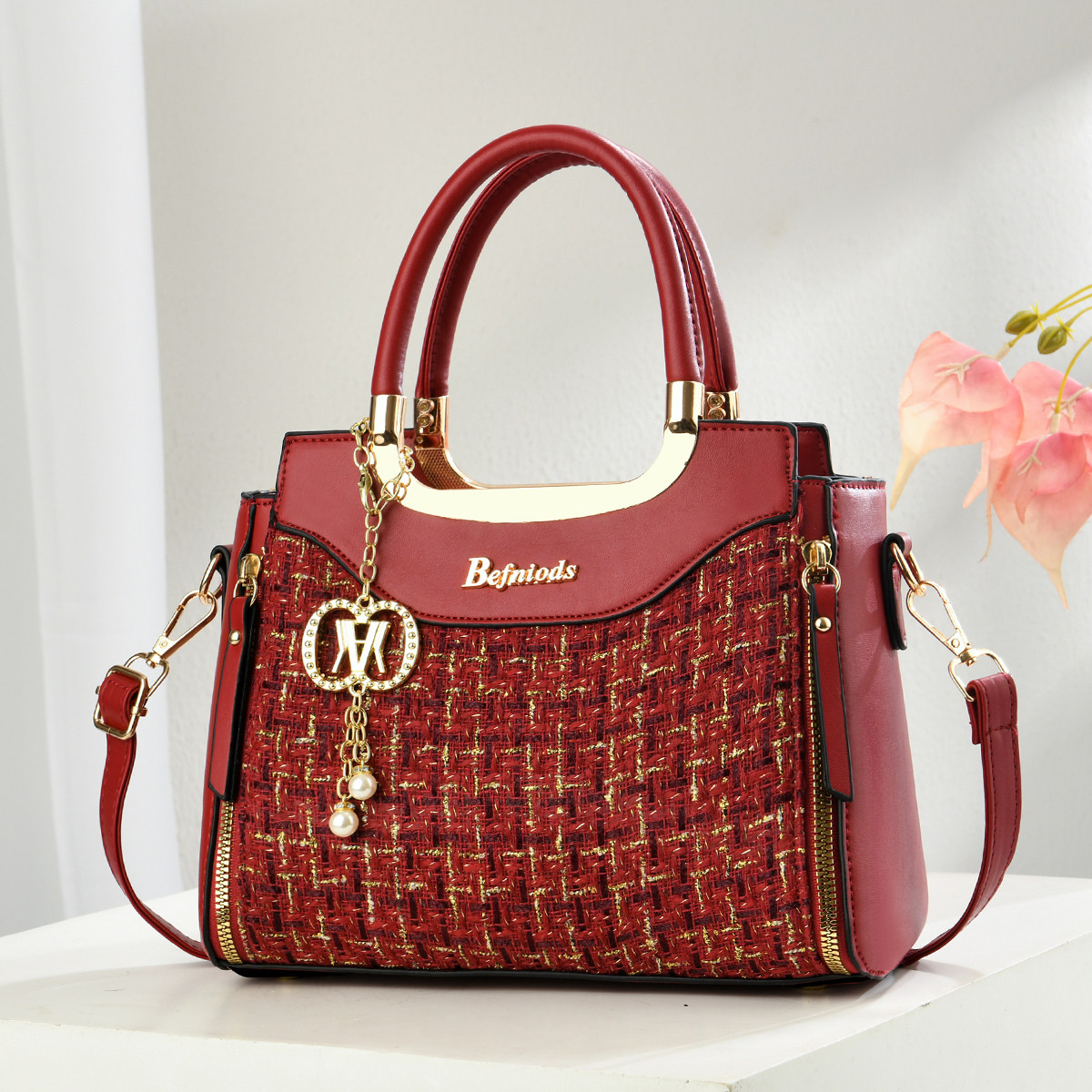 单肩包高级感编织手提包女2025新款轻奢小众珍珠挂件斜挎包