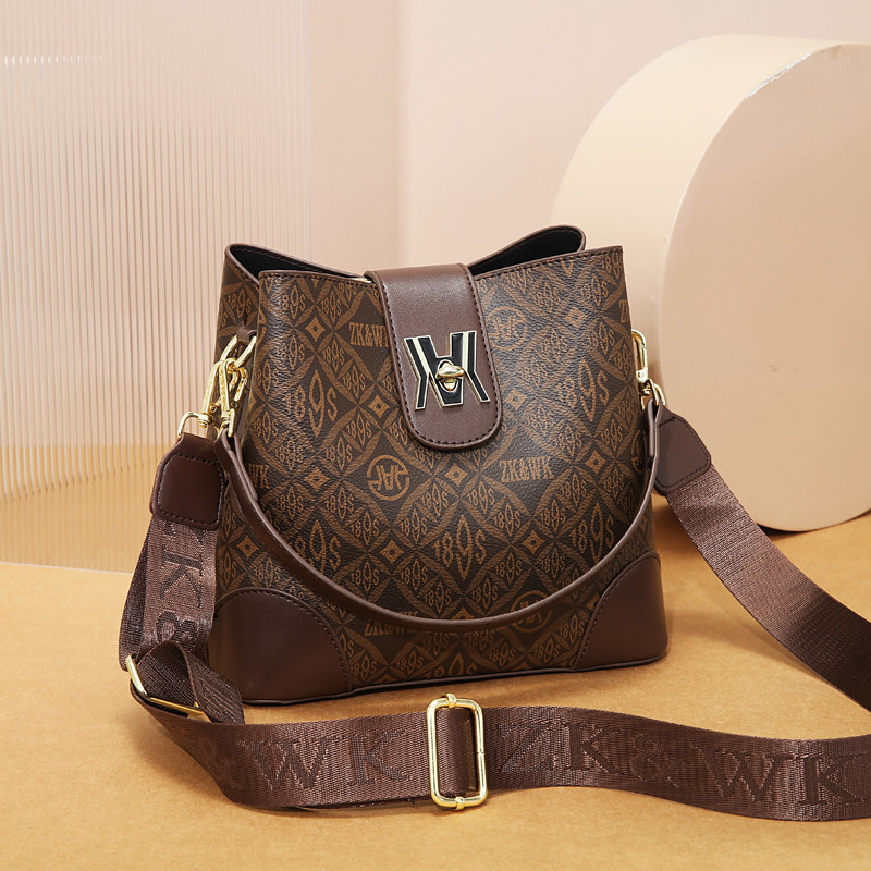 高级感水桶包2024新款大容量斜挎包送妈妈复古软皮单肩手提包大气,箱包皮具/热销女包/男包,水桶包,淘宝优惠券,粉丝福利购,淘宝优惠卷