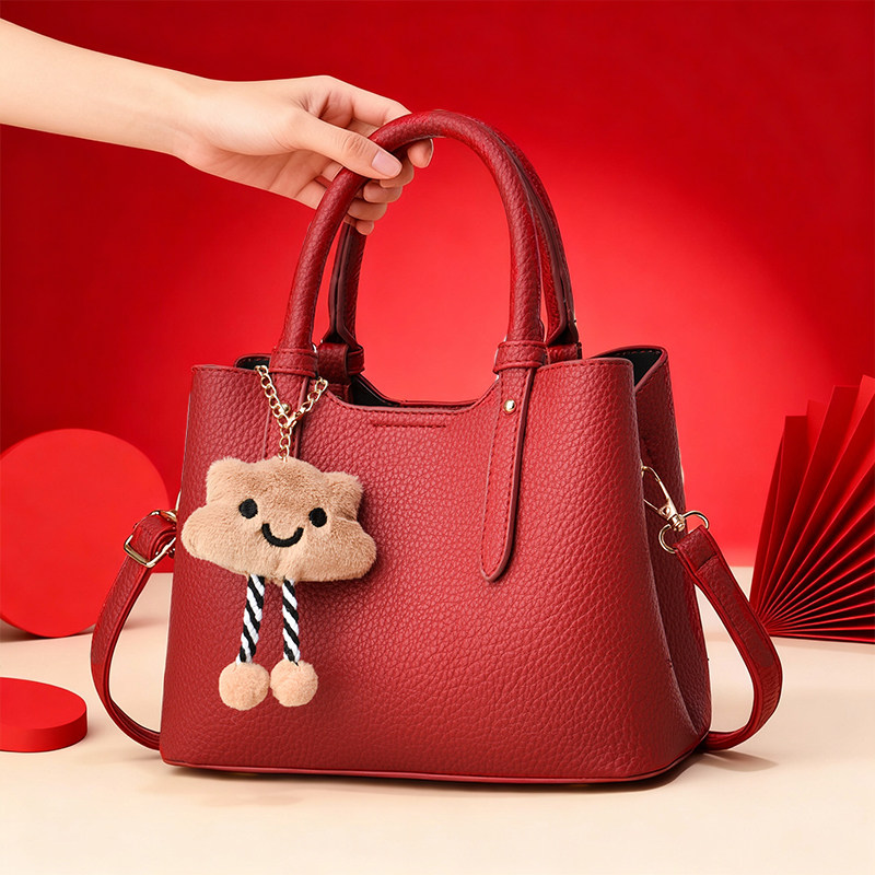 红色托特包女手提包大容量高级感毛绒挂件斜挎包简约新款毛绒包包