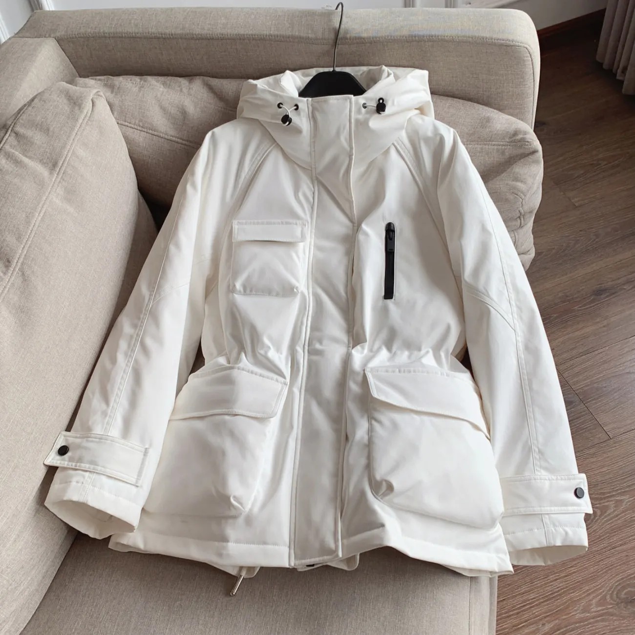 撤柜断码甩货白色2025鸭绒气质冲锋衣收腰休闲机能风防水羽绒服女