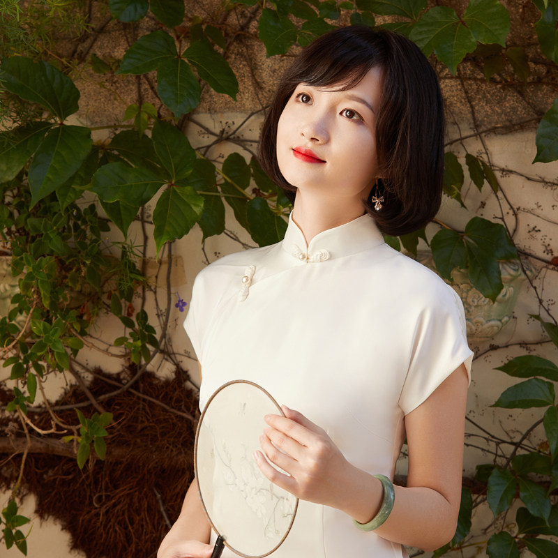 白色夏季民国风修身文艺复古年轻新款少女长款改良日常旗袍连衣裙