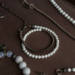 原创复古白化石黄铜锁骨链女项链手链两用简约百搭白河石串珠饰品