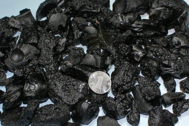 促销包真天外来客雷公墨-玻璃陨石天然矿物晶体矿石标本原石