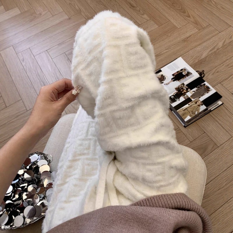 爆款软糯水貂绒针织阔腿裤女
