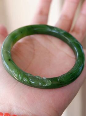 54圈口和田玉俄罗斯老坑碧玉阳绿渐变色雕花手镯荷花玉镯带证书