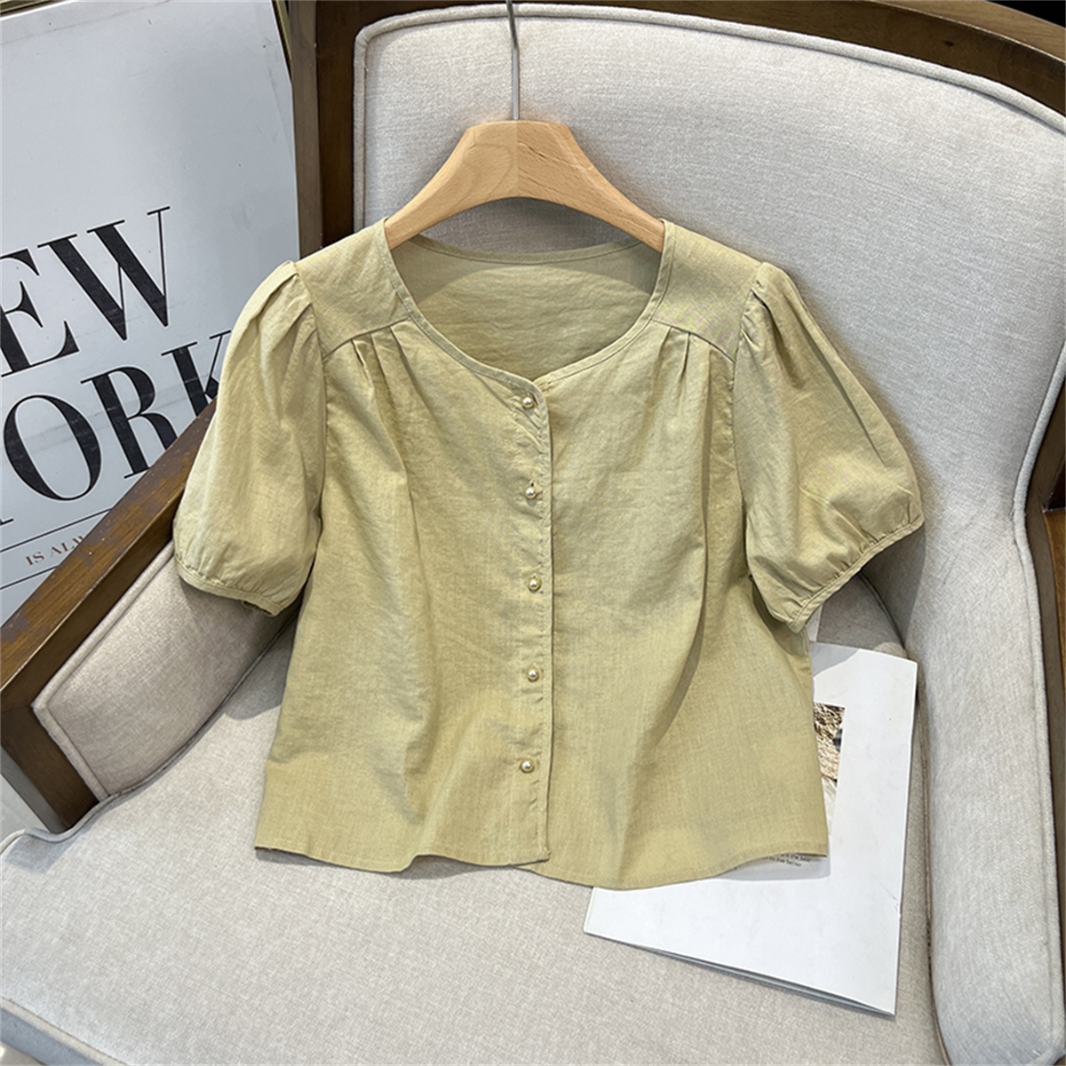 夏季时尚泡泡袖薄款短袖衬衫女