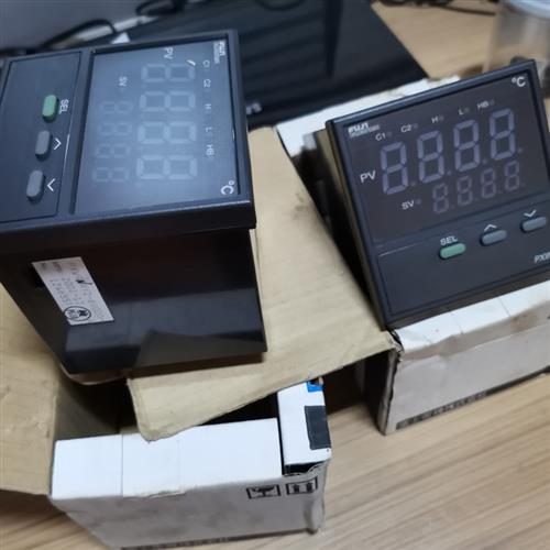 全新温控器PXW4TAY2-1V000-A继电器输出