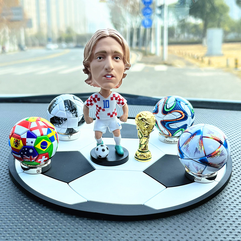 莫德里奇手办足球人偶模型摆件
