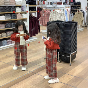 韩版童装2024新款冬季女童套装圣诞新年菱形格针织毛衣+红格长裤