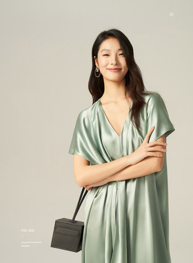 安上THE AES 一捧晶莹 瑰丽光泽 慵懒之姿 大女主千金醋酸连衣裙