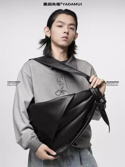 Kuroda Yawei's Special-Shaped Pleated Crossbody Bag for Men, High-End, Suitable for Work and Commuting, Niche Fashion, Soft Leather Large Bag for Women