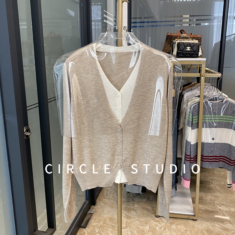 气质单品 设计感丝光羊毛时髦撞色假两件V领层次感通勤针织开衫