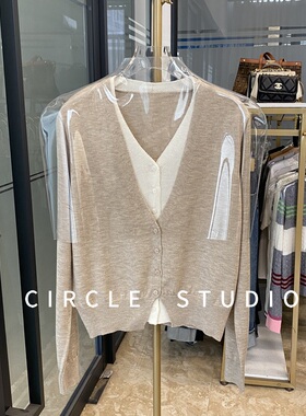 气质单品 设计感丝光羊毛时髦撞色假两件V领层次感通勤针织开衫