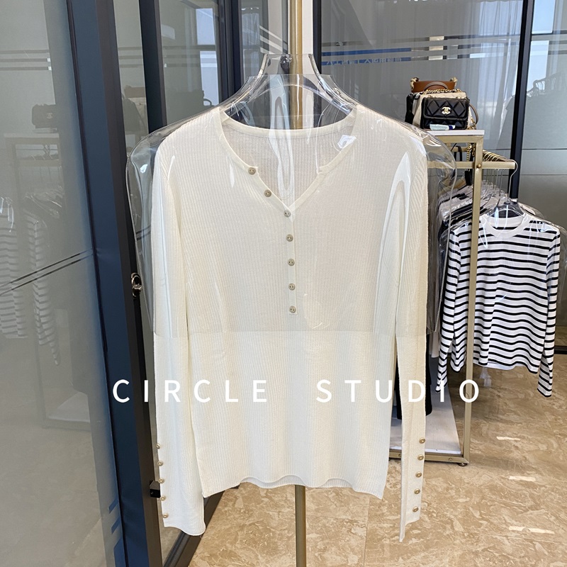 【断码清仓】设计感金纽扣V领秋冬长袖套头竖条针织衫女简约上衣