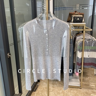 女 设计感亨利领半开贝壳扣合身显瘦羊毛套头针织衫 法式 休闲单品