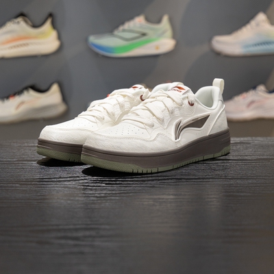 李宁男子系带柔软舒适休闲鞋