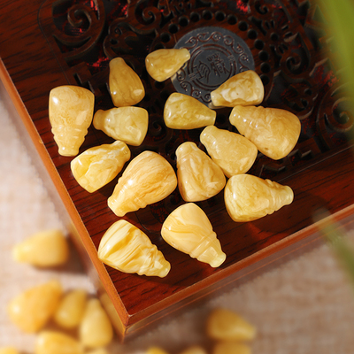 天然蜜蜡三通俄料鸡油黄白