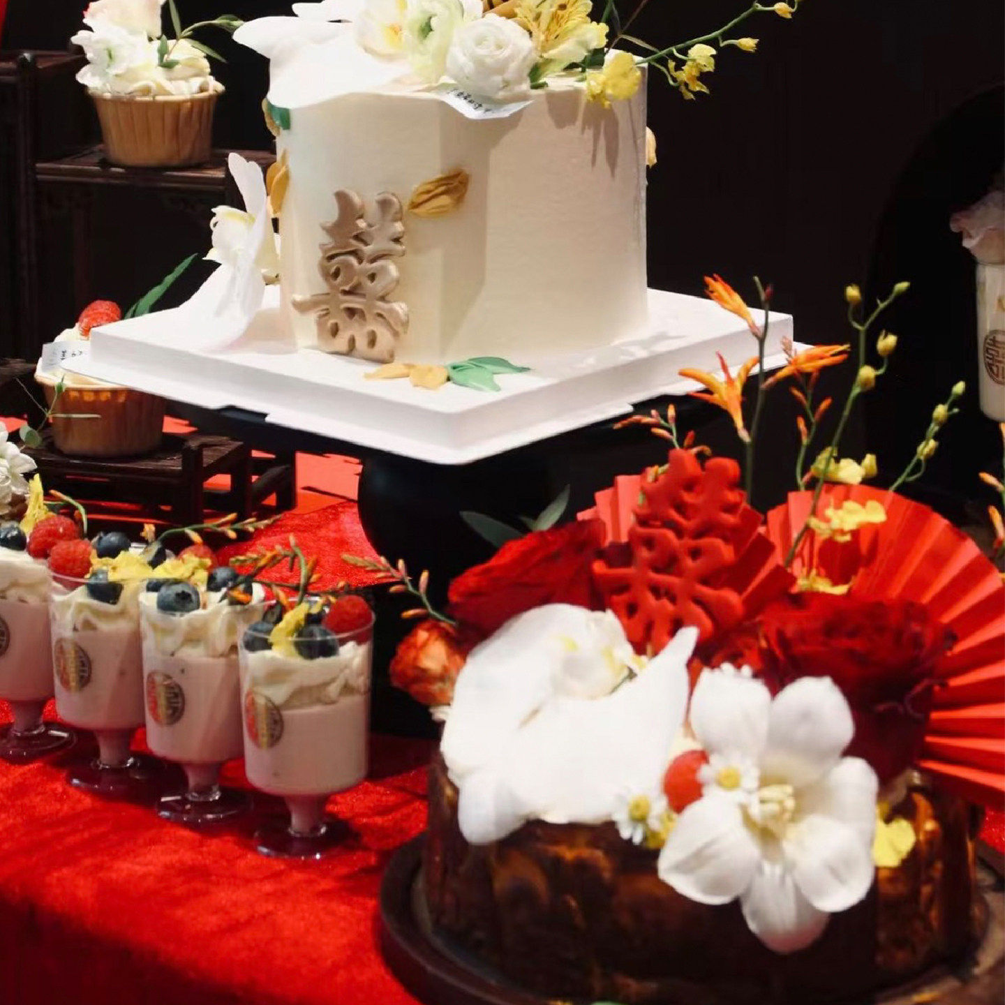 新中式订婚宴结婚蝴蝶兰巴斯克蛋糕装饰玫瑰鲜花喜字折扇杯子插件,节庆用品/礼品,蛋糕/烘焙装饰用品,淘宝优惠券,粉丝福利购,淘宝优惠卷