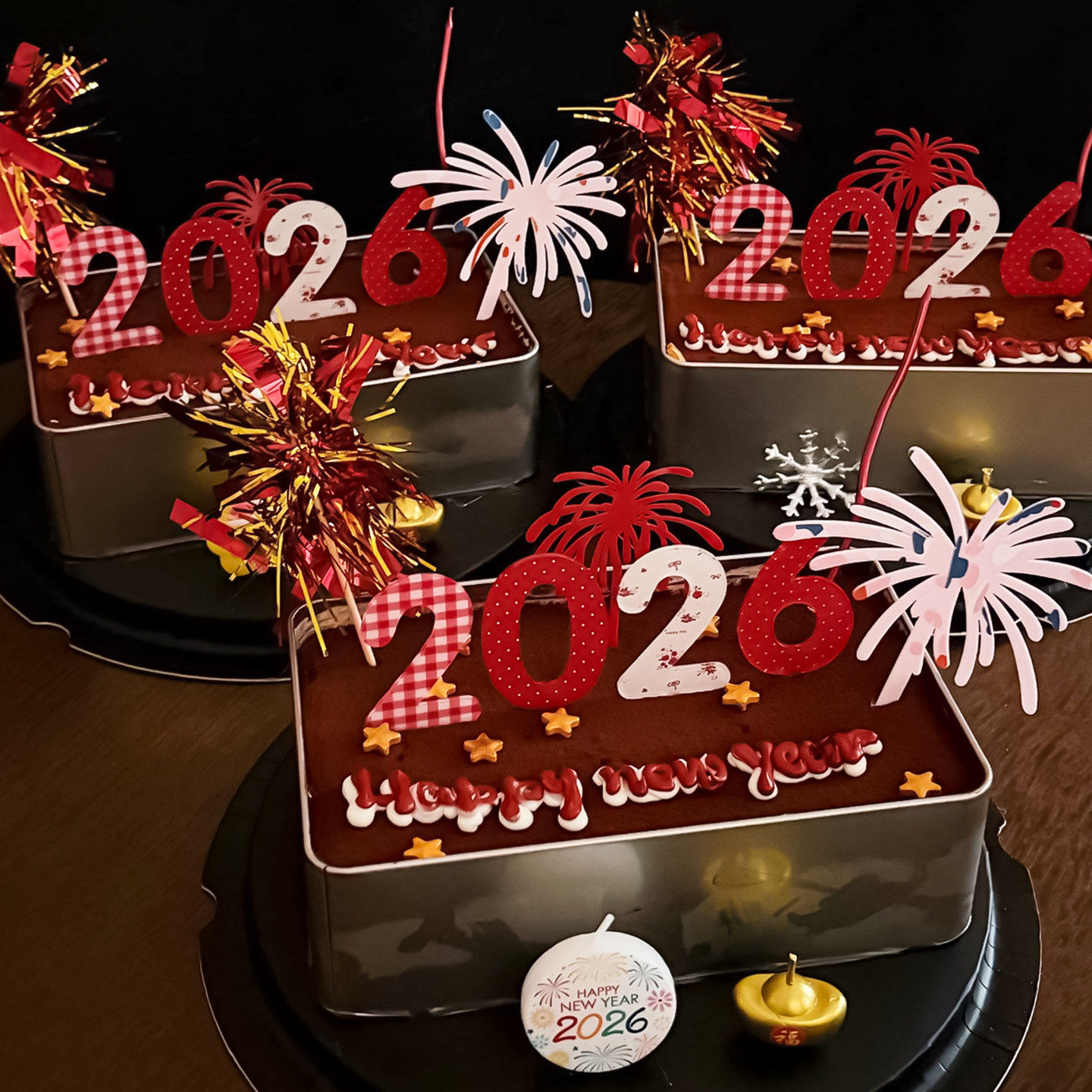 2026恭贺新春除夕马口铁盒提拉米苏蛋糕装饰新年礼花星星元宝蜡烛,节庆用品/礼品,蛋糕/烘焙装饰用品,淘宝优惠券,粉丝福利购,淘宝优惠卷
