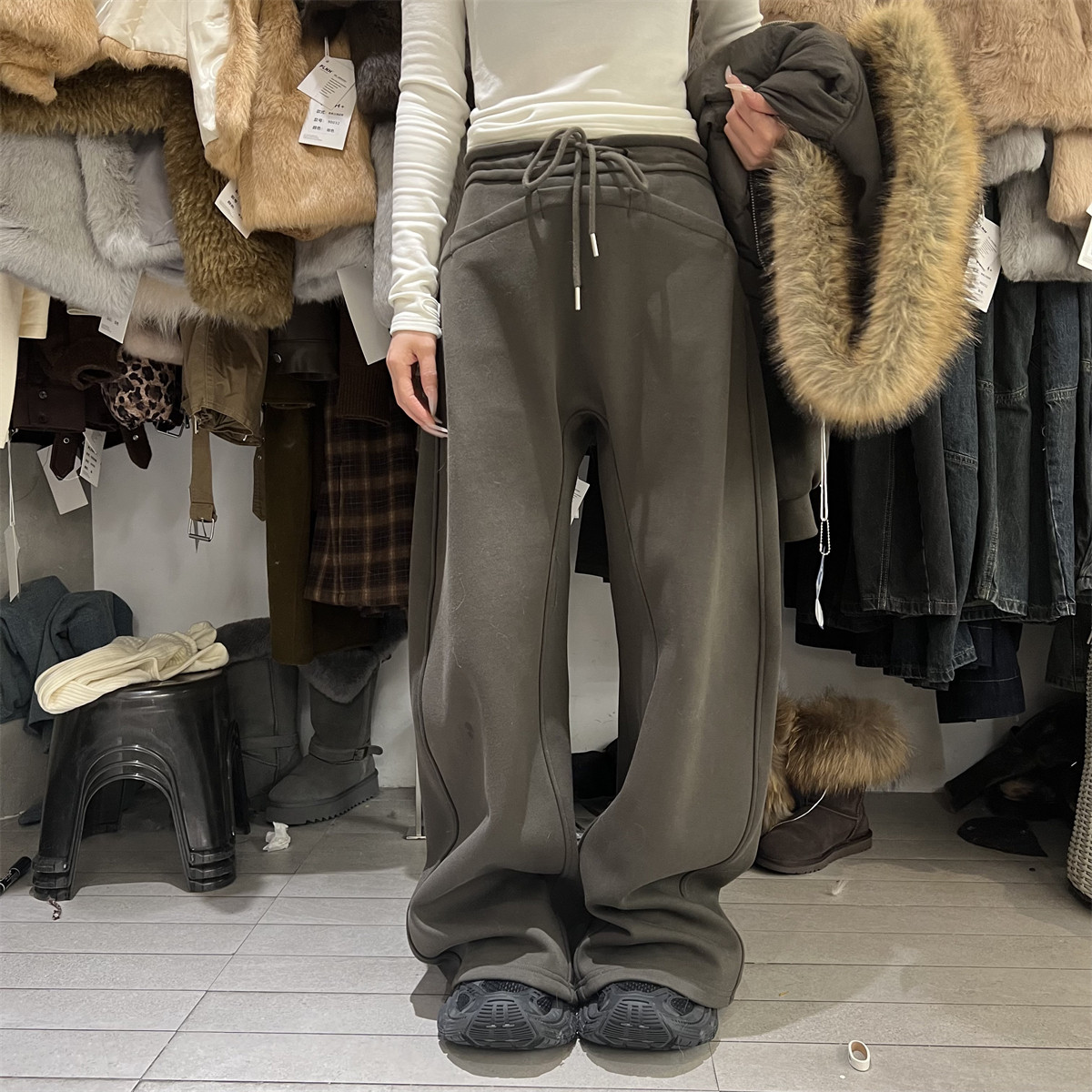 PLNH2025冬季新款韩版设计感宽松显瘦百搭休闲阔腿弯刀加绒卫裤女