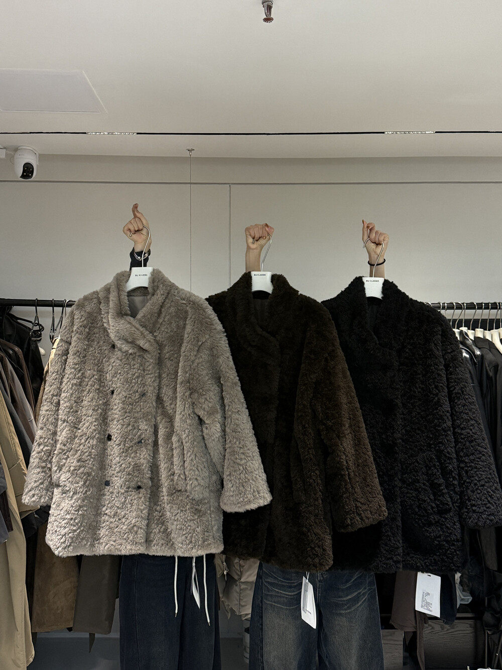 BU RIVERS 2025冬季新款设计感保暖环保毛气质百搭毛毛加厚大衣女